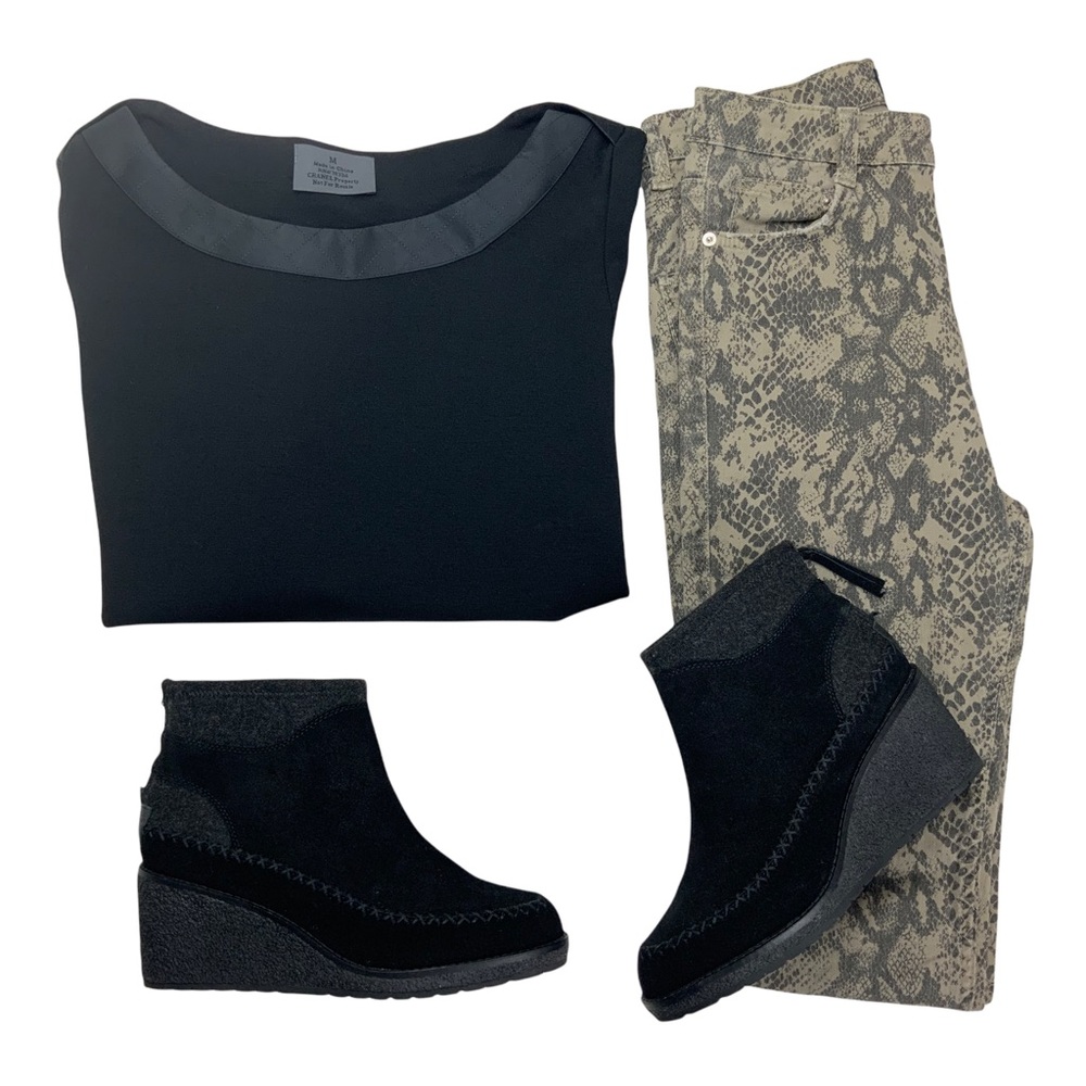 CHANEL Black Uniform Top. Size Med. - Picture 7 of 7